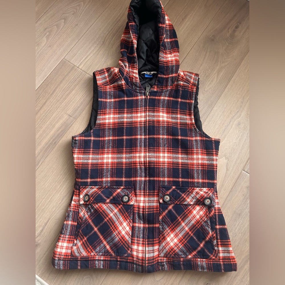 KAVU Women's Campout Vest in a navy blue and red plaid pattern Size L